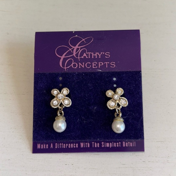 Cathy’s Concepts Vintage Pierced Earrings - Silver ❤️ - Picture 1 of 4